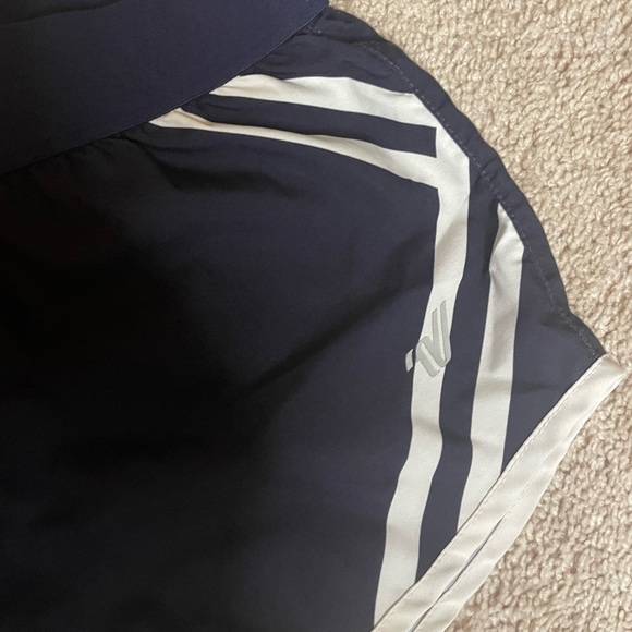 Low rise athletic shorts - Picture 2 of 3